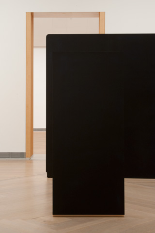 Bone, black, lamp, black... a second from half a second ago
