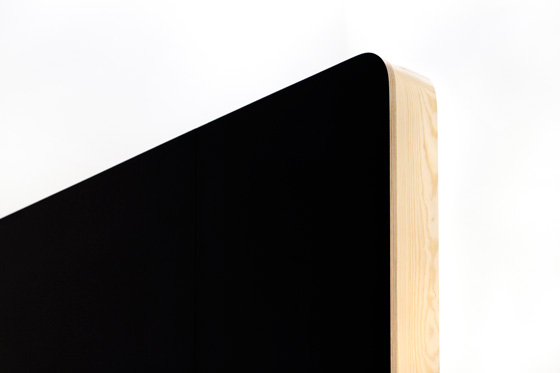Bone, black, lamp, black... a second from half a second ago